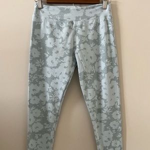 Sundry Blue Floral Printed With White Stripes Leggings Size S